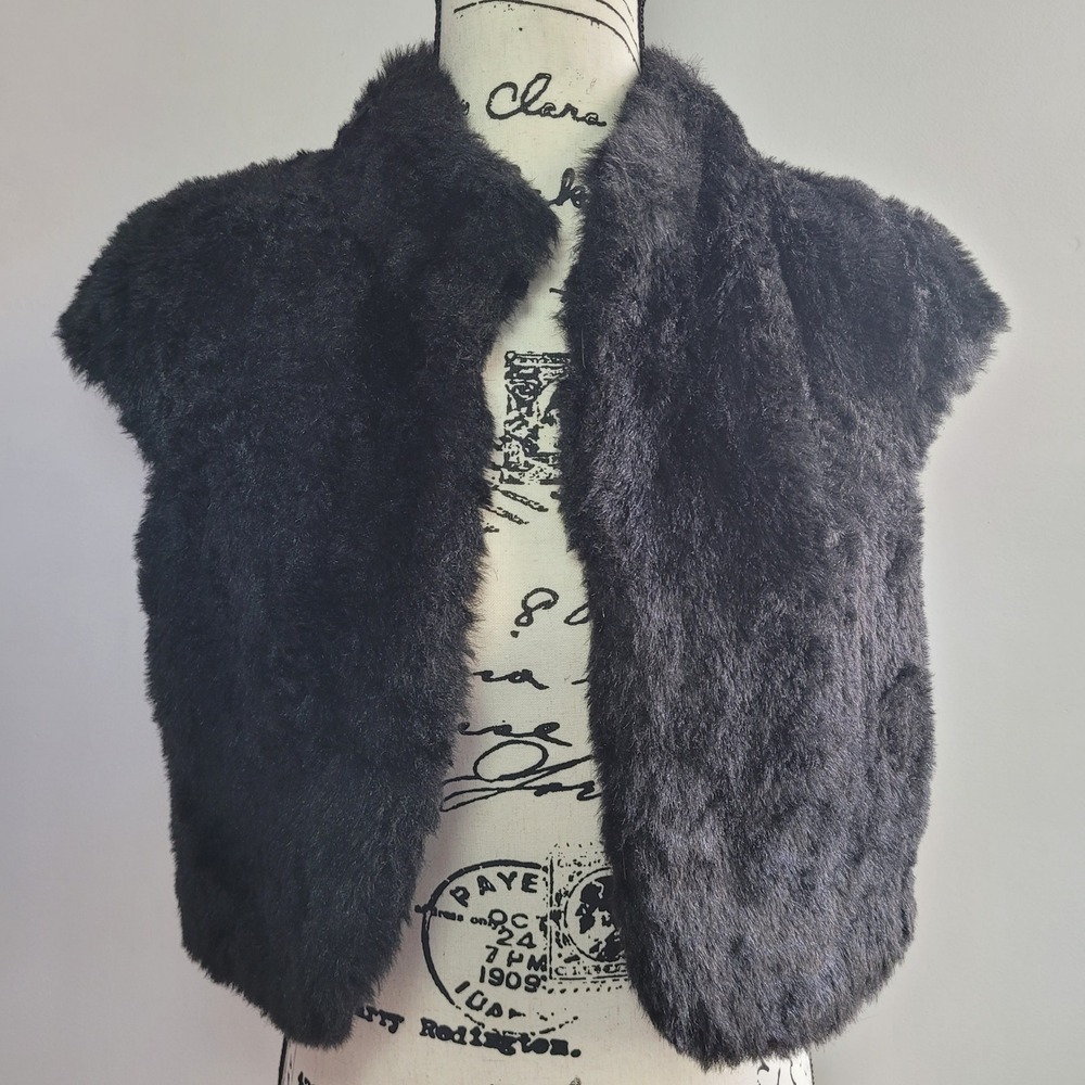 Vintage Y2K faux fur sleevless cropped vest glam streetwear mcbling feminine